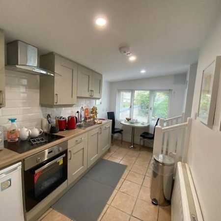 Location, Location! Gorgeous 1 Bed Apt- 基拉尼 外观 照片