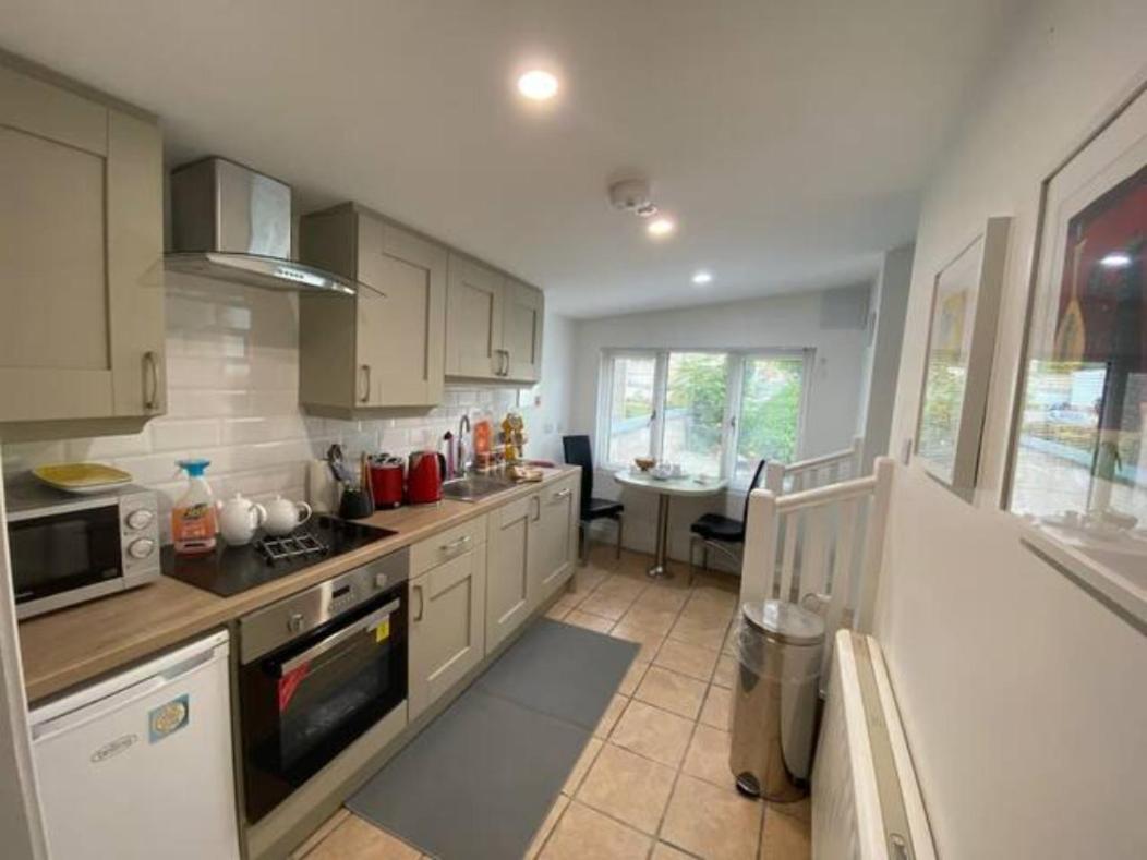 Location, Location! Gorgeous 1 Bed Apt- 基拉尼 外观 照片
